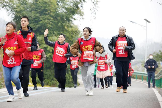 Kaiyun（中国体育）：2024年全国新年登高健身大会四川省主会场暨四川省“百万群众迎新登高”健身活动在成都东部新区启动(图11)