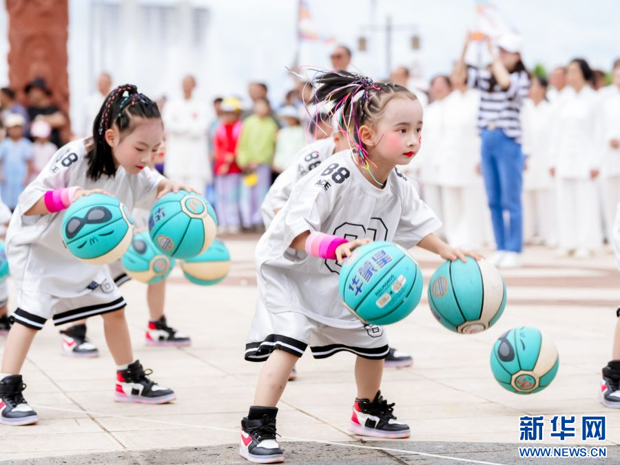 云南省2024年“全民健身日”活动在楚雄启动_新华网(图3)