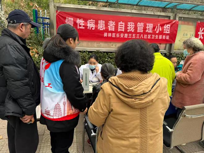 【文明实践中心】陕西西安市碑林区：健康义诊进社区贴心服务暖心人(图1)